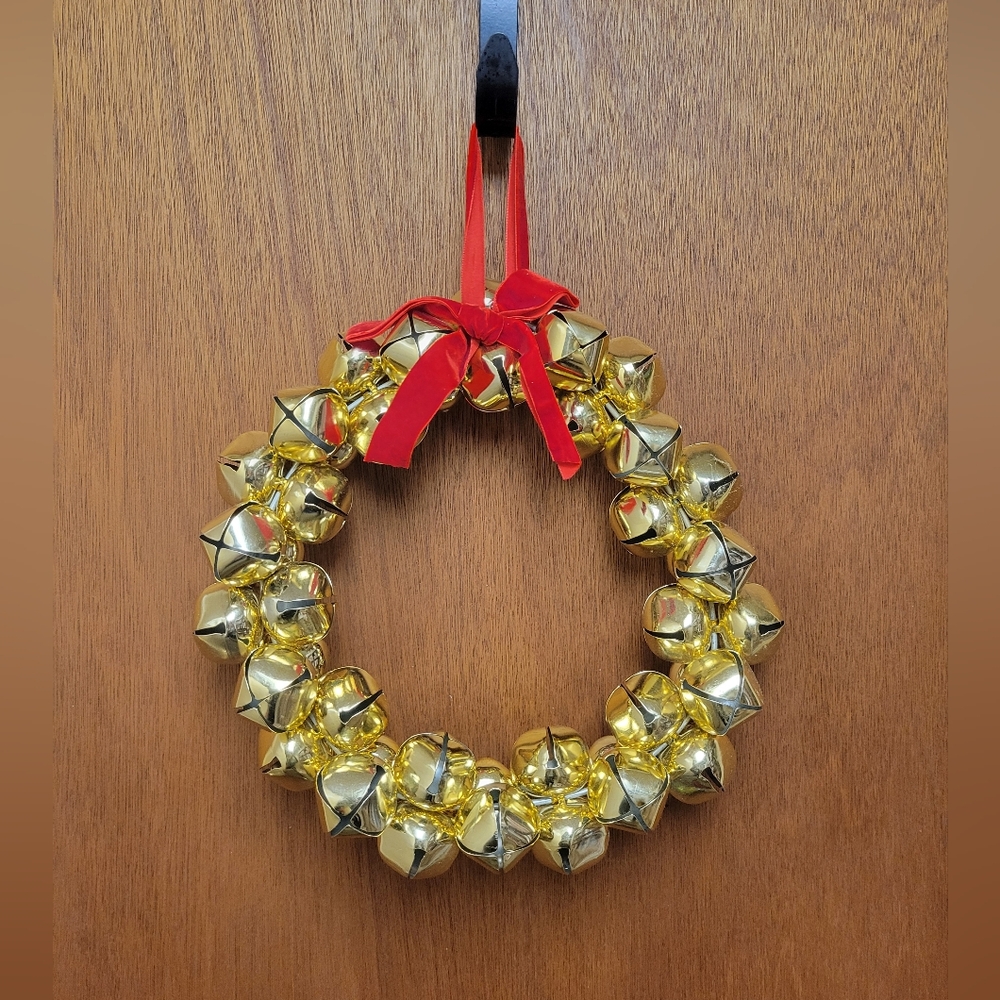 NWT The White Barn Candle Co Gold Jingle Bell Wreath w Red Ribbon Rare Limited